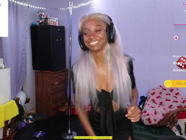 Mocha17 live cam on BongaCams