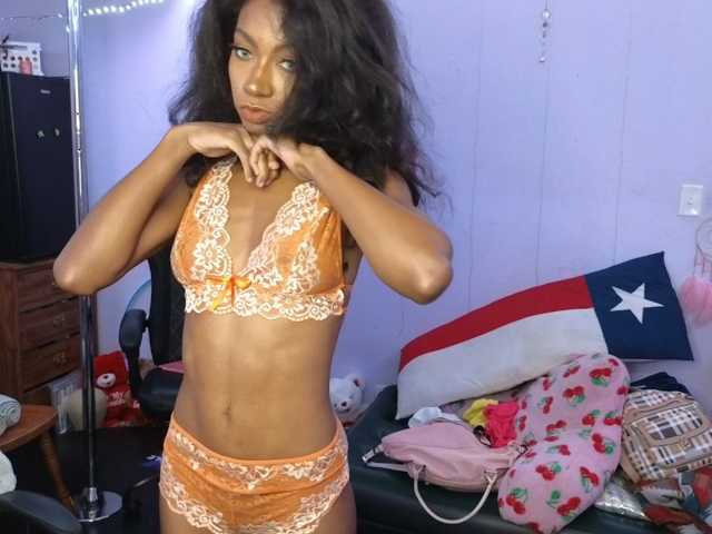 Mocha17 live cam on BongaCams