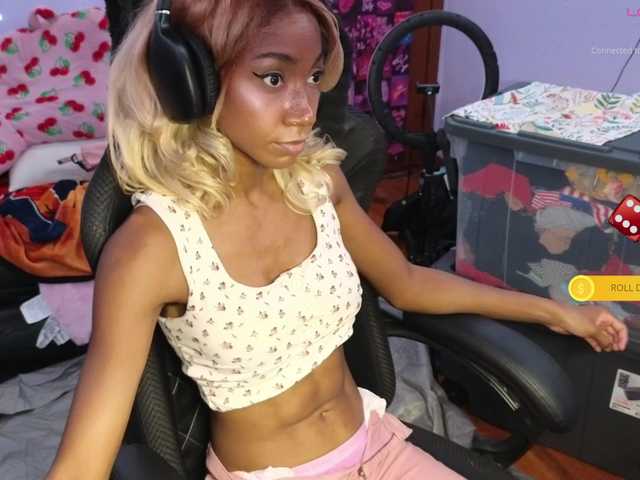 Mocha17 live on BongaCams