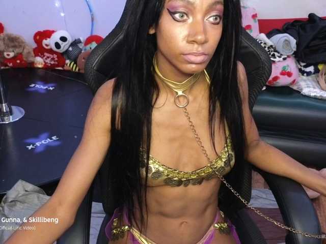 Mocha17 live cam on BongaCams