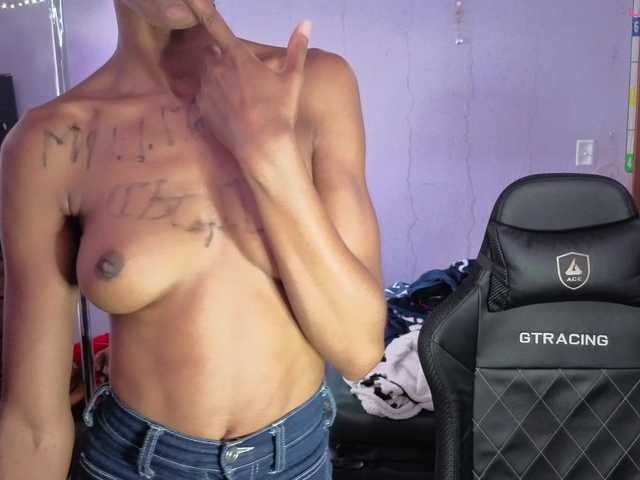 Mocha17 live cam on BongaCams