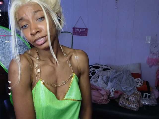 Mocha17 live cam on BongaCams