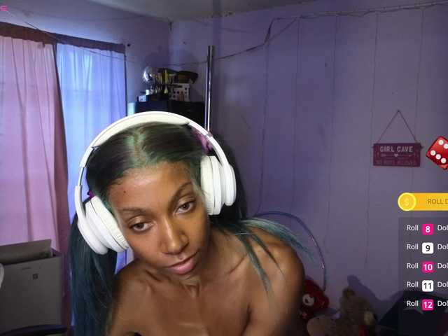 Mocha17 live cam on BongaCams