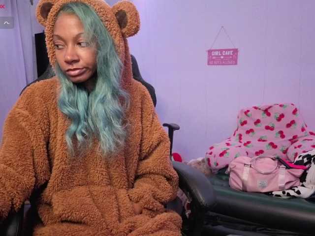 Mocha17 live cam on BongaCams