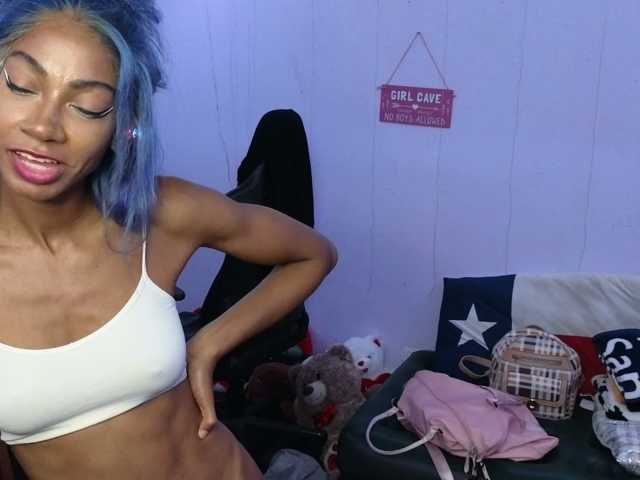 Mocha17 live cam on BongaCams