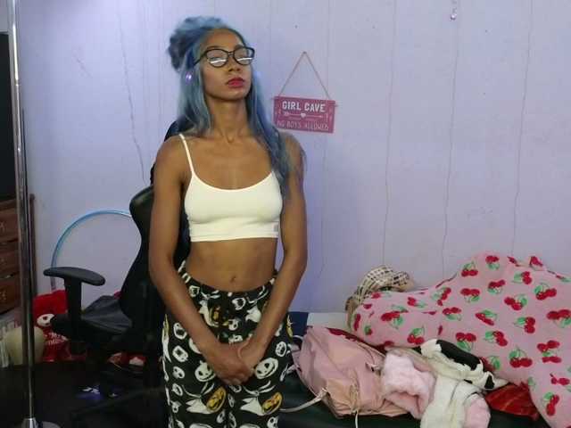 Mocha17 live cam on BongaCams
