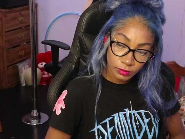 Mocha17 live cam on BongaCams