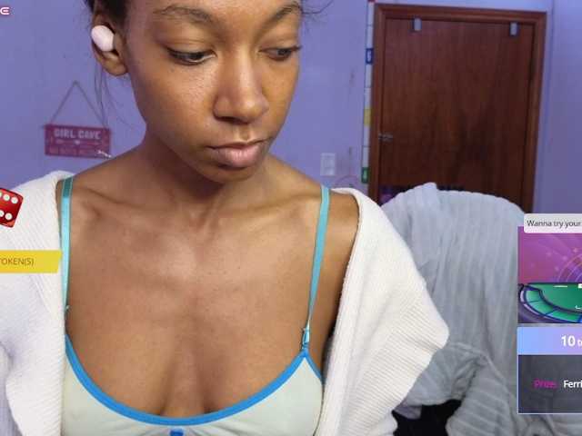 Mocha17 live cam on BongaCams