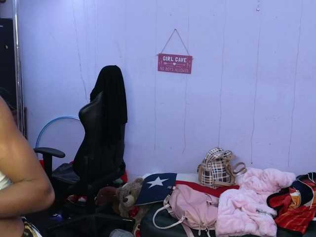 Mocha17 live cam on BongaCams