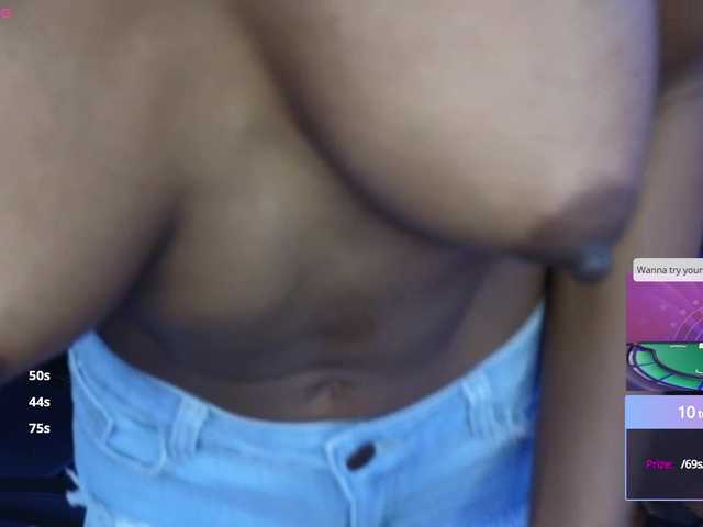 Mocha17 live cam on BongaCams