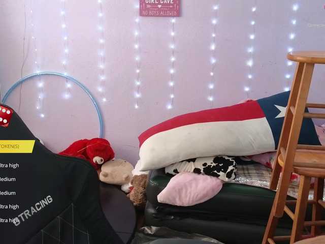 Mocha17 live cam on BongaCams