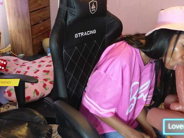 Mocha17 live cam on BongaCams