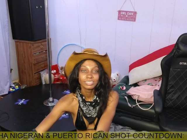 Mocha17 live cam on BongaCams