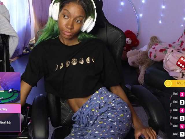 Mocha17 live cam on BongaCams