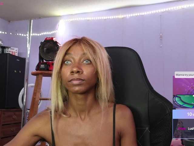 Mocha17 live webcam show