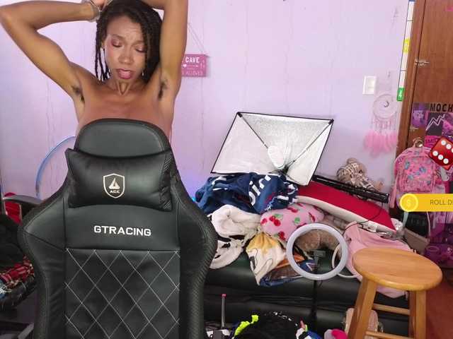 Mocha17 live cam on BongaCams