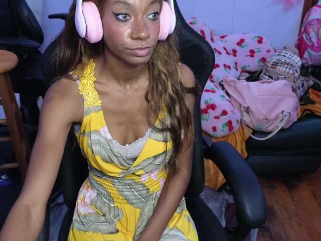 Mocha17 live cam on BongaCams