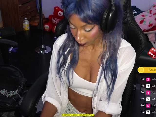 Mocha17 live cam on BongaCams