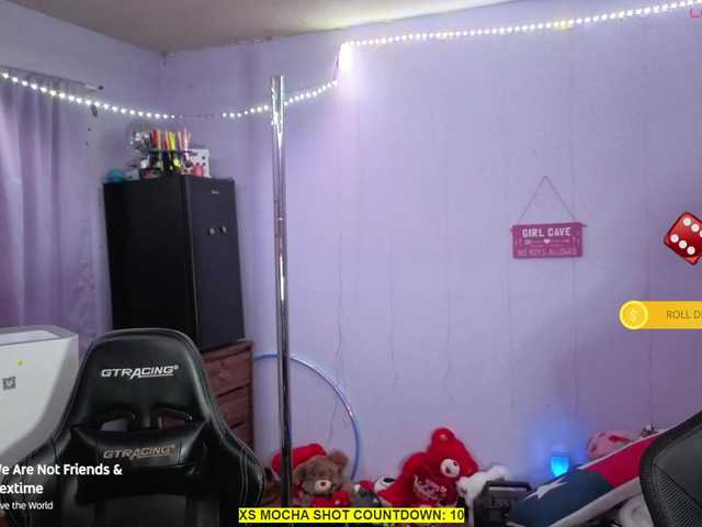Mocha17 live cam on BongaCams