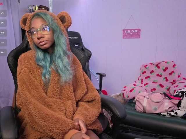 Mocha17 live cam on BongaCams