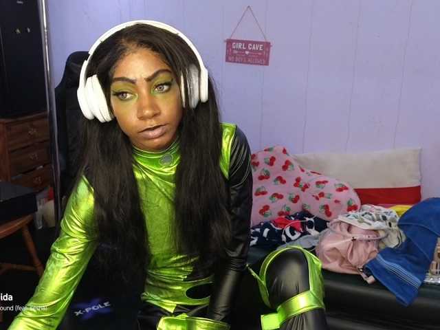 Mocha17 live cam on BongaCams