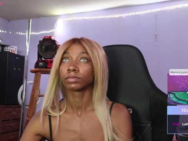 Mocha17 live cam on BongaCams