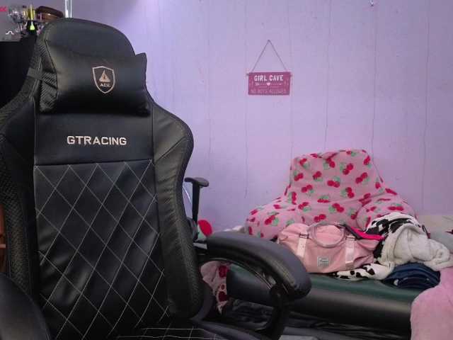 Mocha17 live cam on BongaCams
