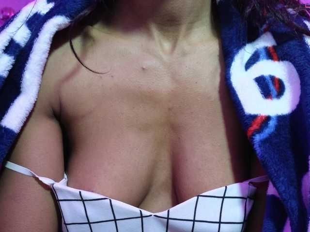 Mocha17 live cam on BongaCams