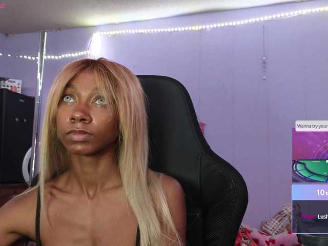 Mocha17 live webcam show