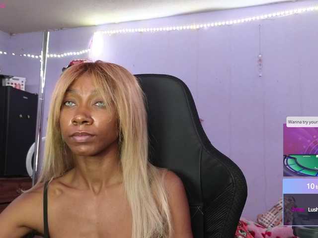 Mocha17 live cam on BongaCams