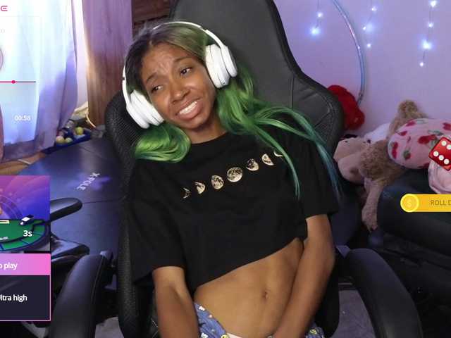 Mocha17 live cam on BongaCams