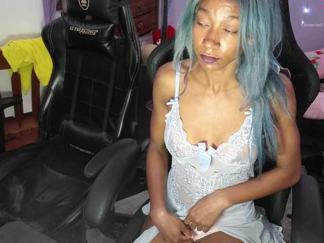 Mocha17 live cam on BongaCams