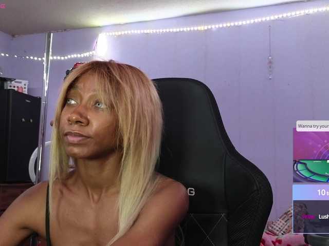 Mocha17 live webcam show