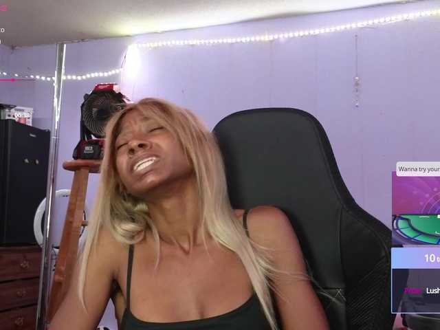 Mocha17 live cam on BongaCams