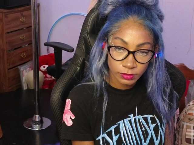Mocha17 live cam on BongaCams