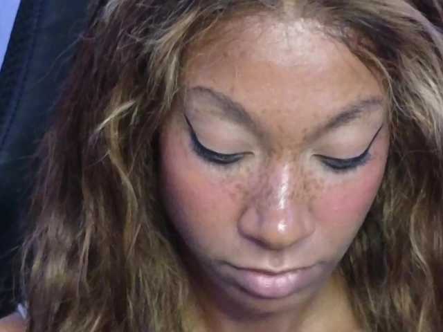 Mocha17 live cam on BongaCams