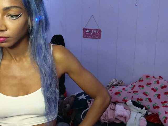 Mocha17 live cam on BongaCams