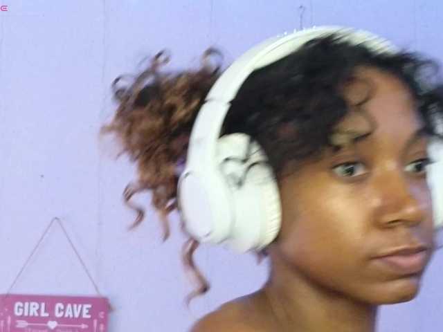 Mocha17 live cam on BongaCams
