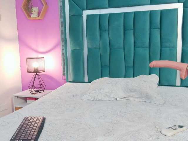 VALERYANDERSON, live now on BongaCams