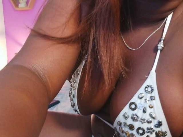 VALERYANDERSON live cam on BongaCams