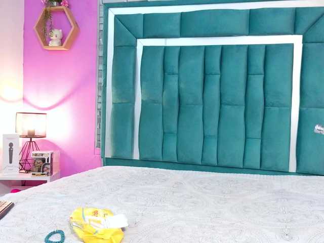 VALERYANDERSON live cam on BongaCams