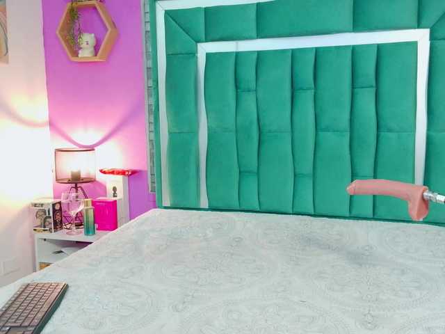 VALERYANDERSON live cam on BongaCams