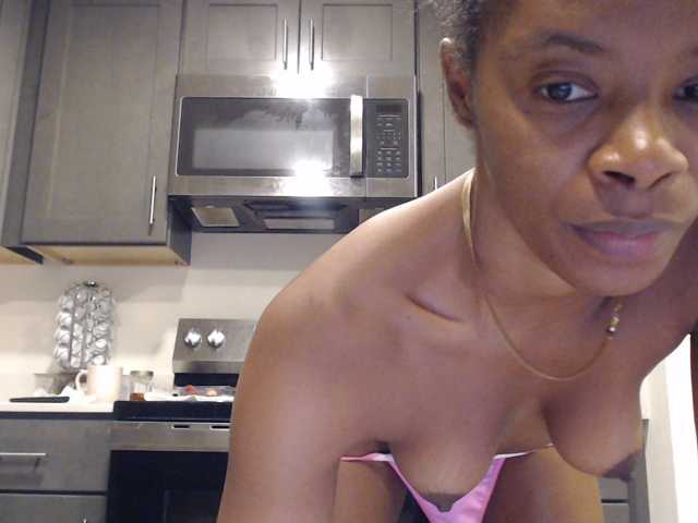 c0c0iman live cam on BongaCams