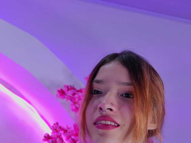 AlliciaKim live webcam show