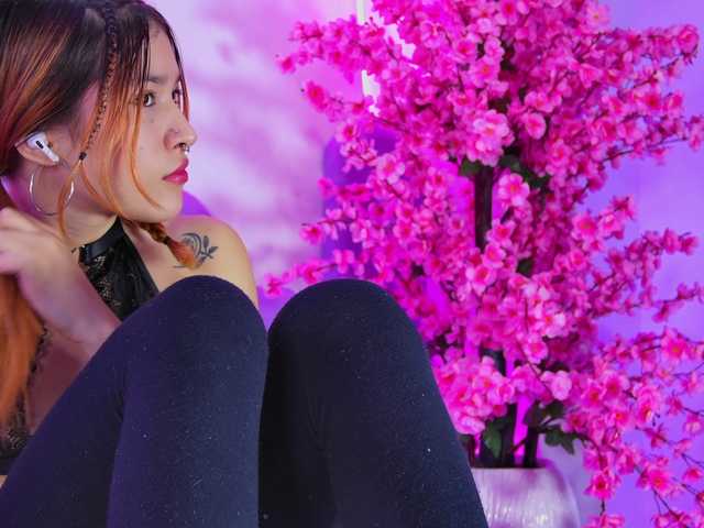 AlliciaKim live cam on BongaCams