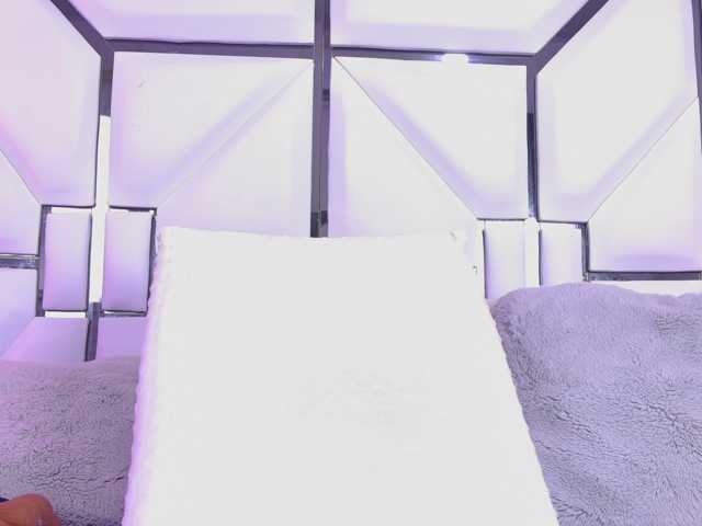 AlliciaKim live cam on BongaCams