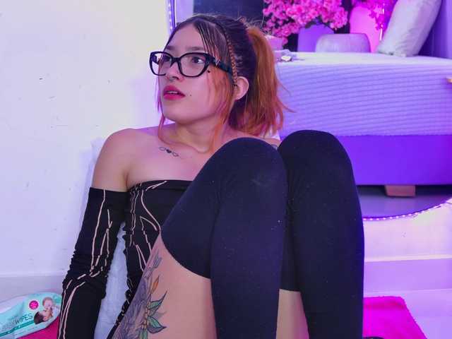 AlliciaKim live cam on BongaCams