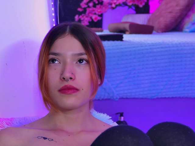 AlliciaKim live cam on BongaCams