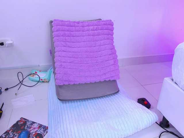 AlliciaKim live cam on BongaCams