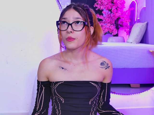 AlliciaKim live cam on BongaCams
